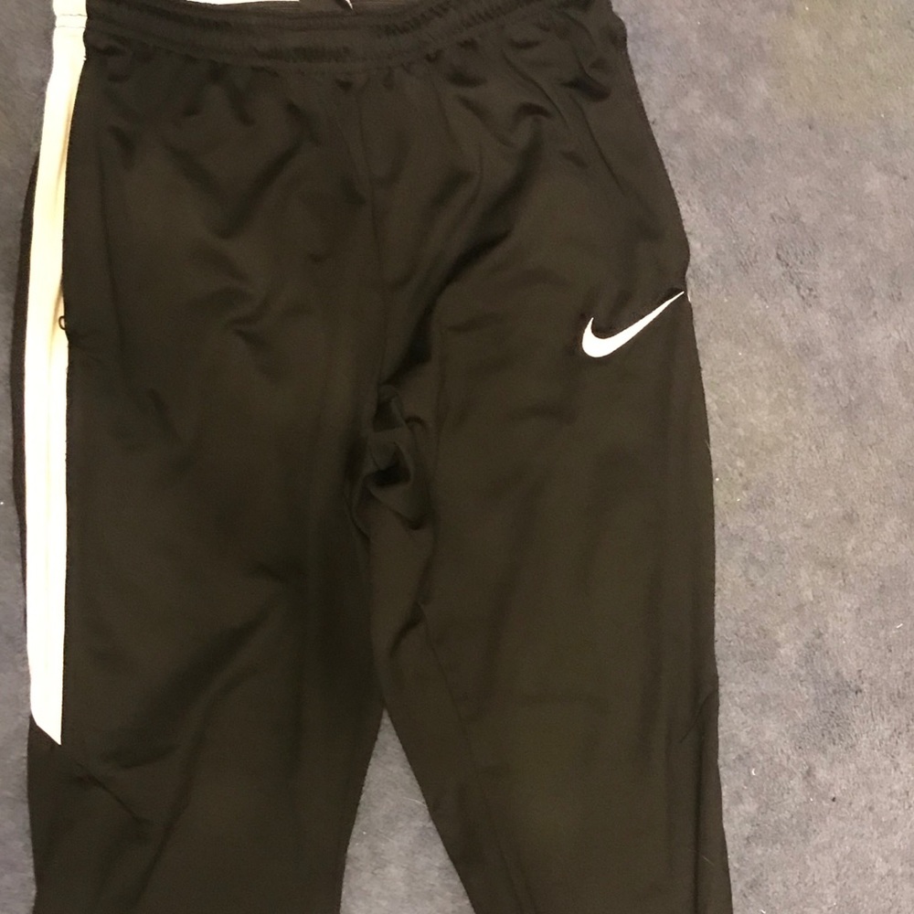 mens nike size M black soccer academy tapered fit.